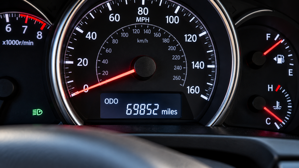 How to Spot Odometer Rollback: 5 Warning Signs of Mileage Fraud